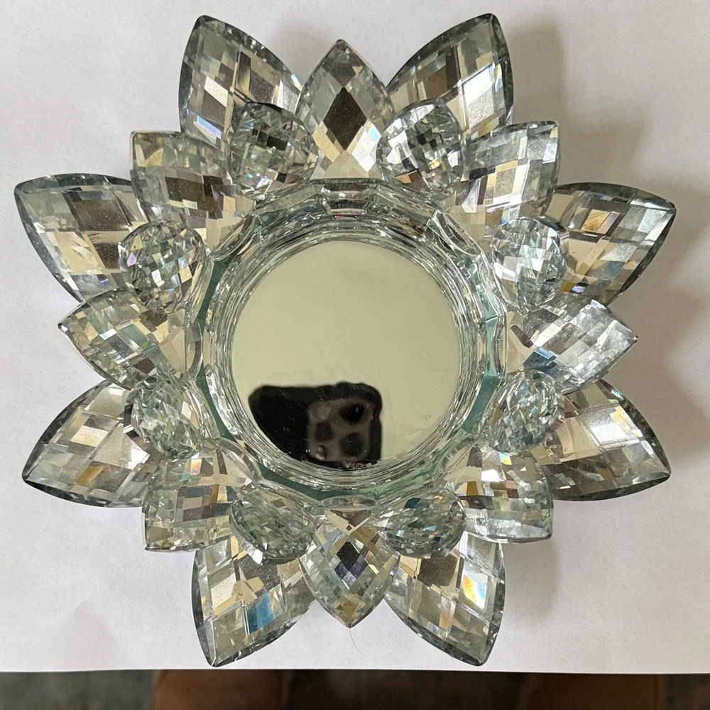 Elegant Crystal Silver Lotus Petal Mirrored candle holder. Beautiful!
